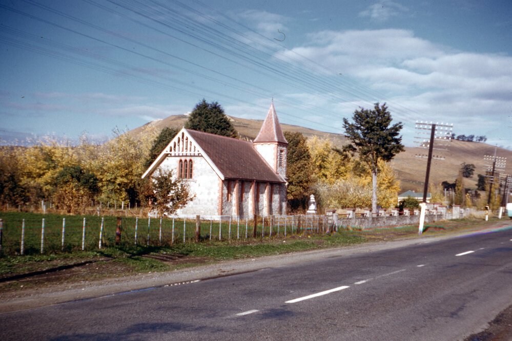 Soldiers' Memorial Church of Saint Lukes, Pakipaki