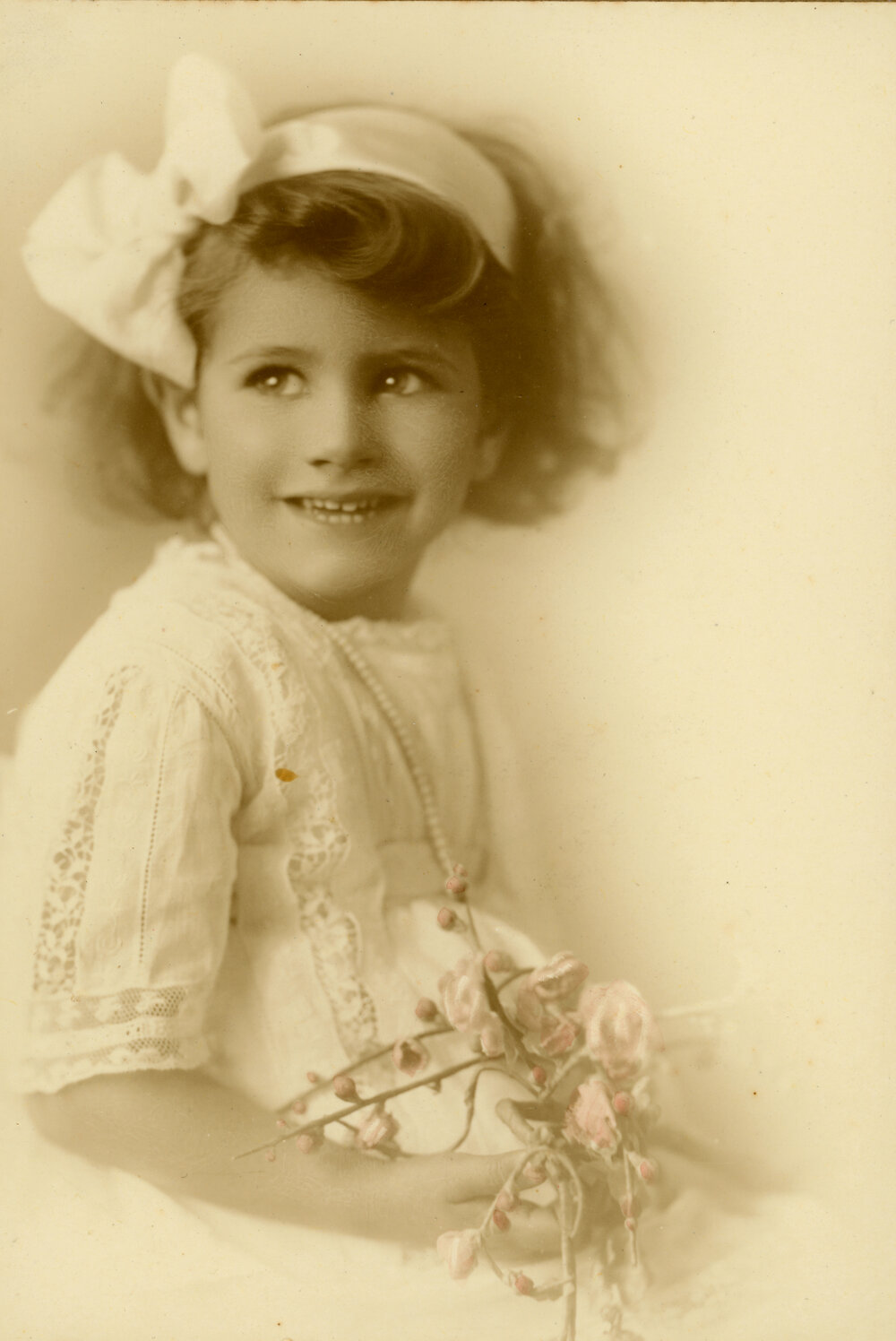 Studio portrait Young Girl
