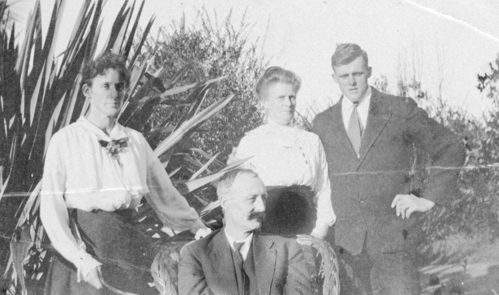 Group Portrait of Wellwood Family