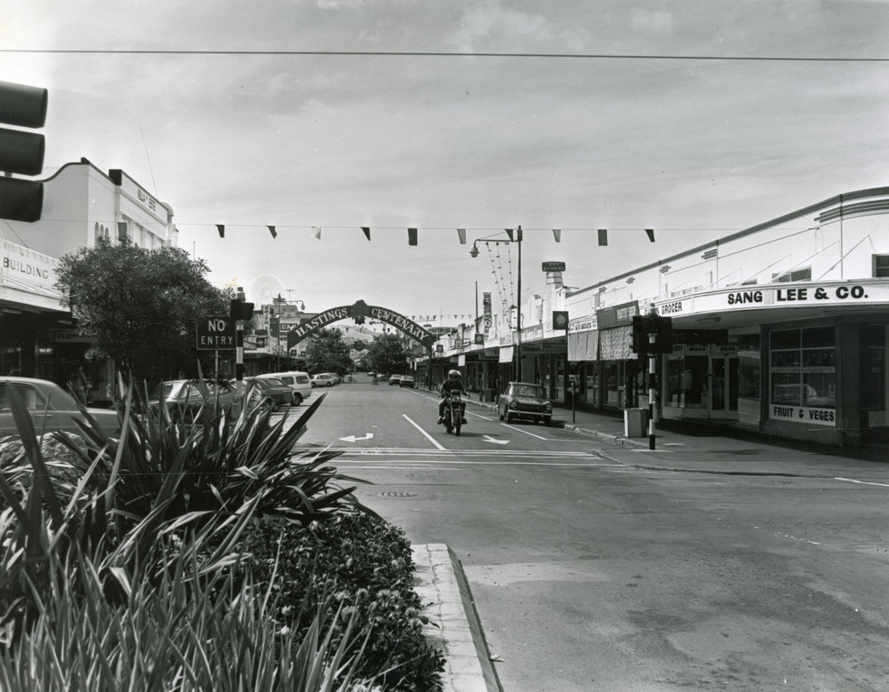 Heretaunga Street with Hastings Centenary Sign