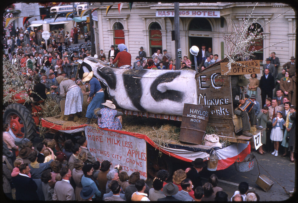 Pukahu Young Farmers Float - Blossom Festival Parade 1955