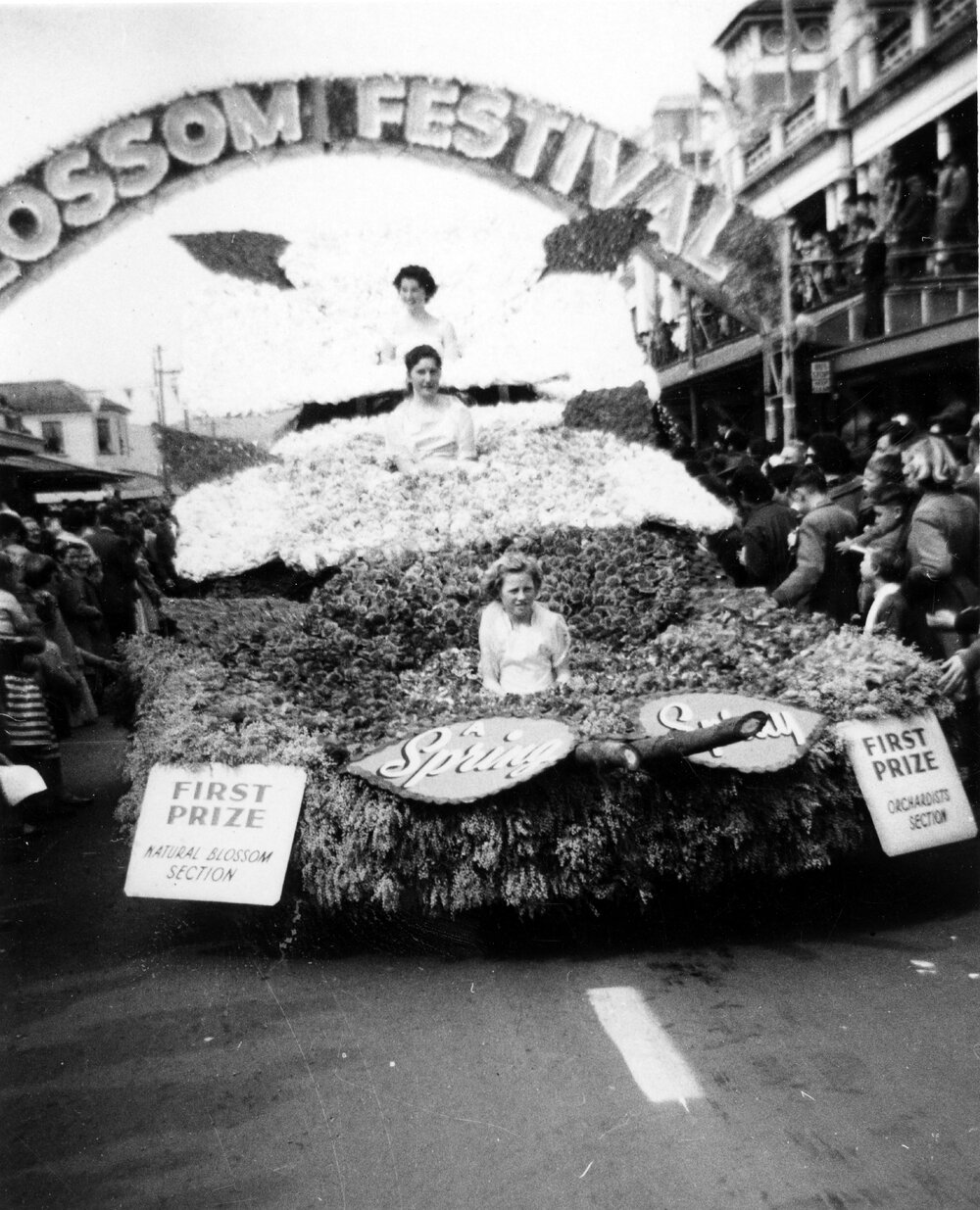 Thodey's Orchard Float - Blossom Festival Parade 1958
