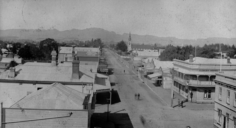 Heretaunga Street East with Albert Hotel