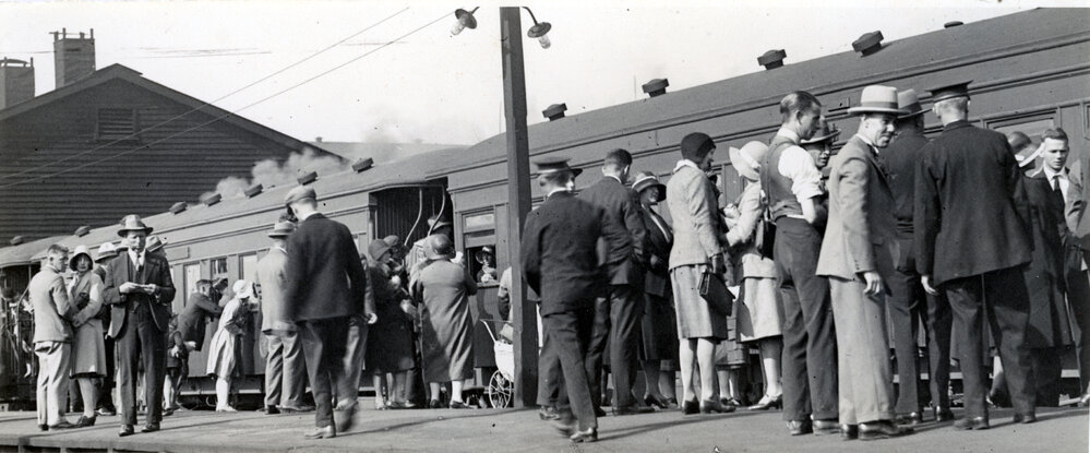 Earthquake Refugees Returning Home