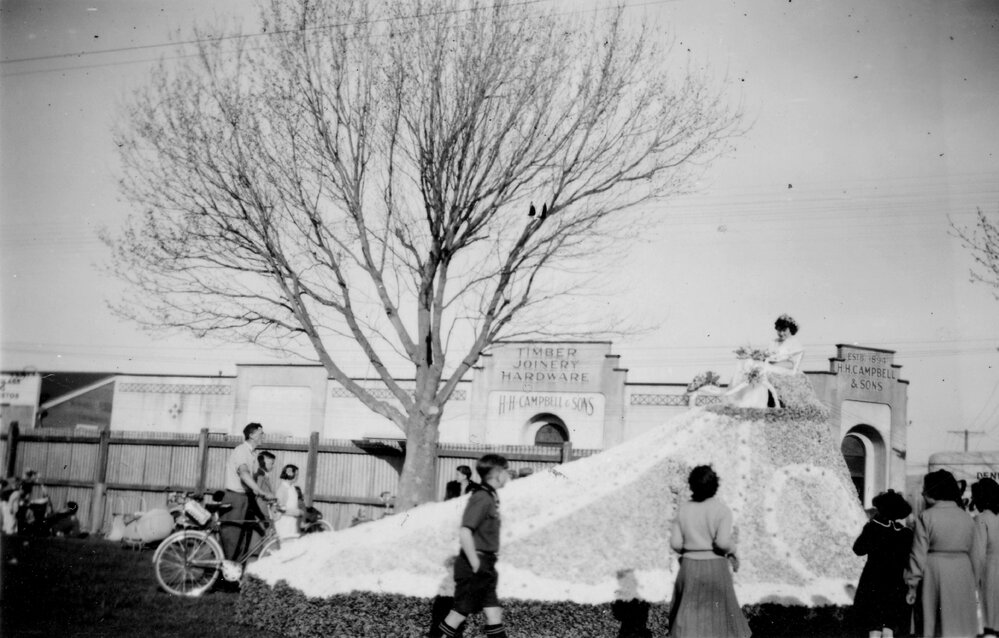 Fruitgrowers Federation Float 1951