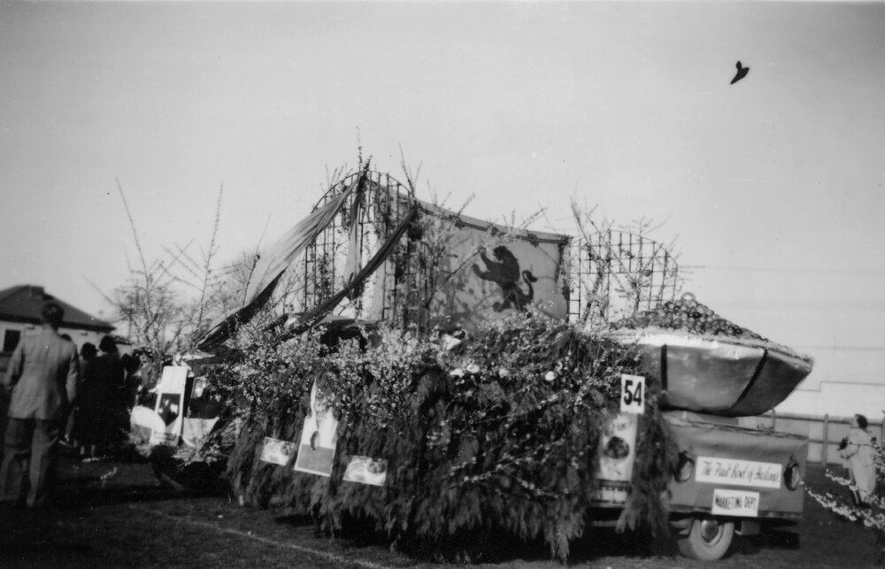 Fruit Bowl of Hastings Float 1951