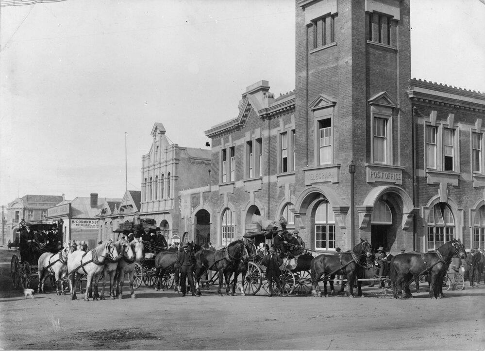 Hastings Post Office with Carriages