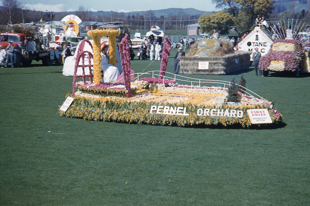 Pernel Orchard Float 1959
