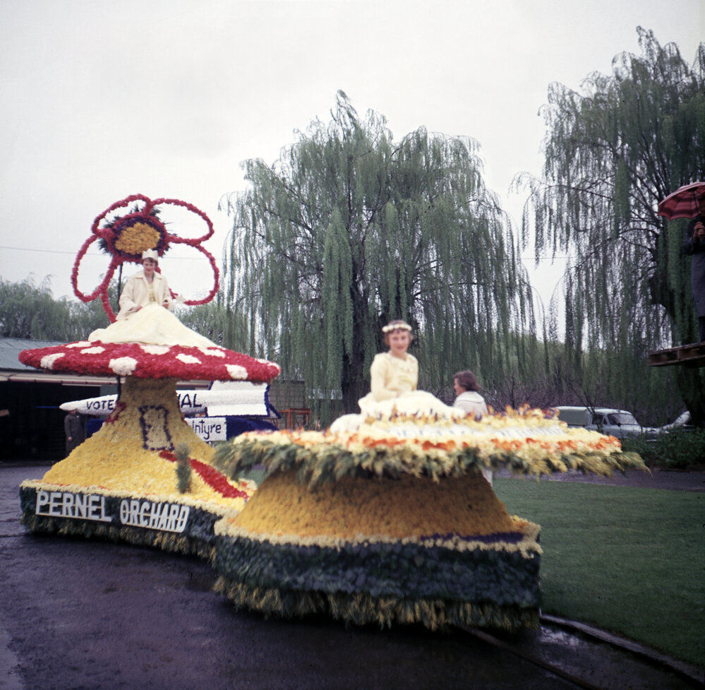 Pernel Orchard Float 1960