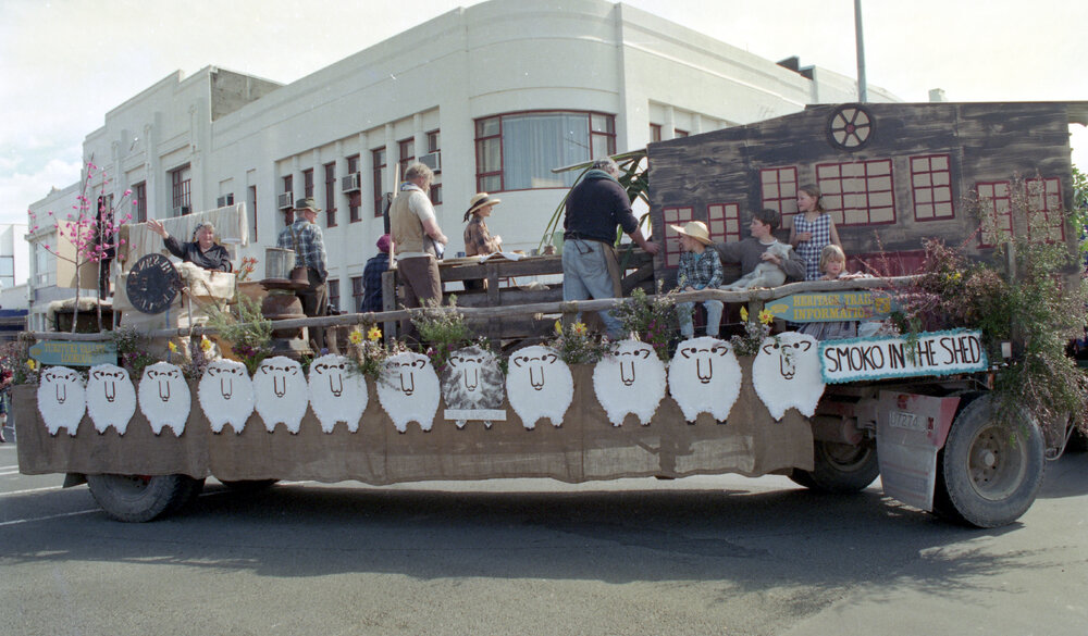 Smoko in the Shed Float 1999