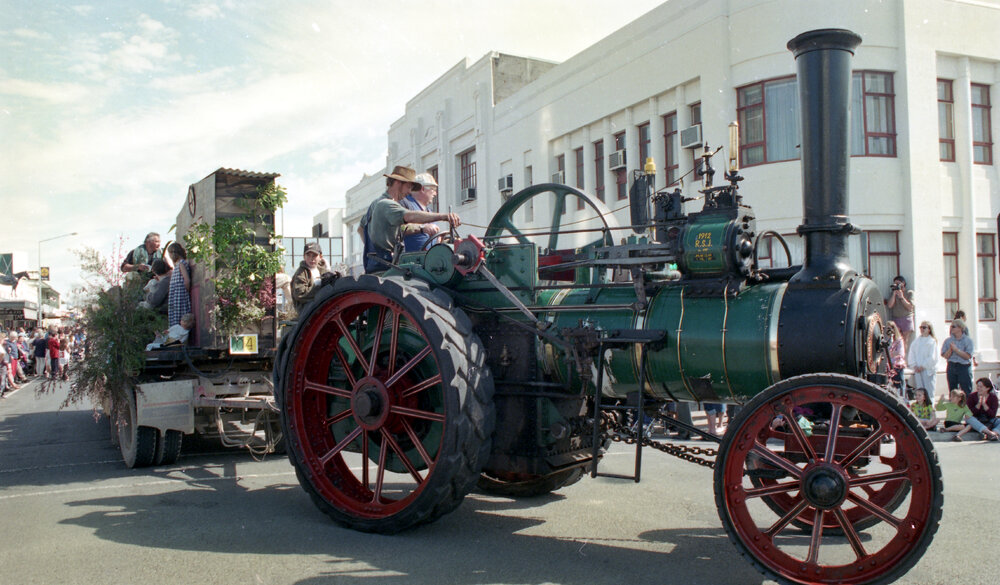 Traction Engine With Smoko in the Shed Float 1999
