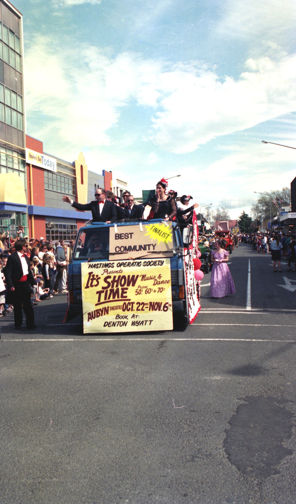 It's Showtime Float 1999
