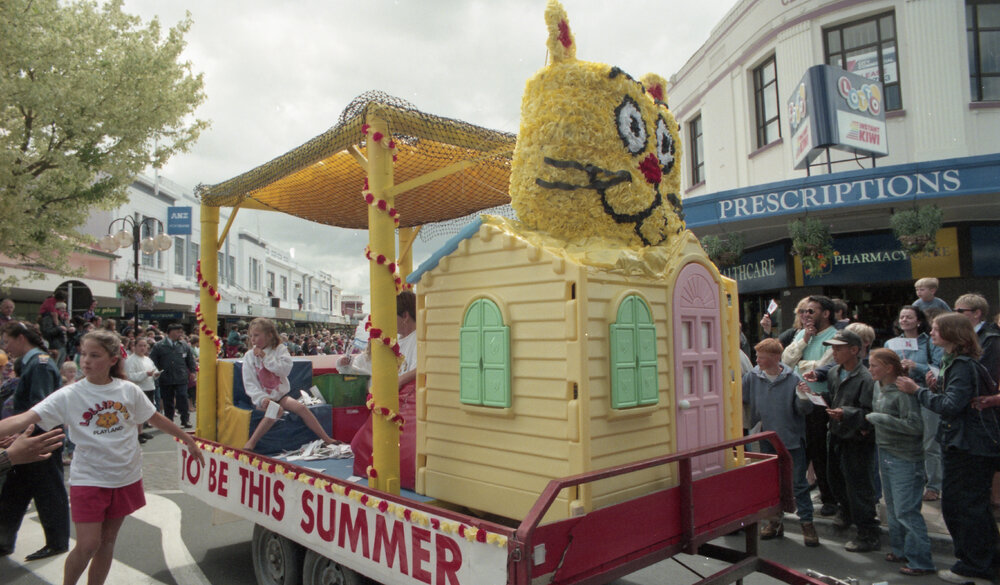 Lollypops Playland Float 1996