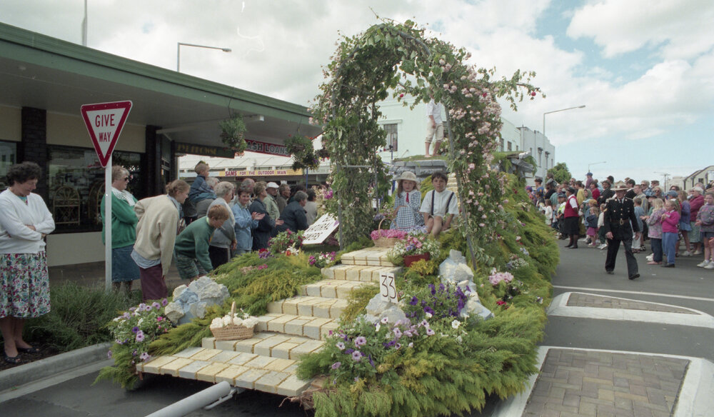 Watkins Building Movers Float 1996