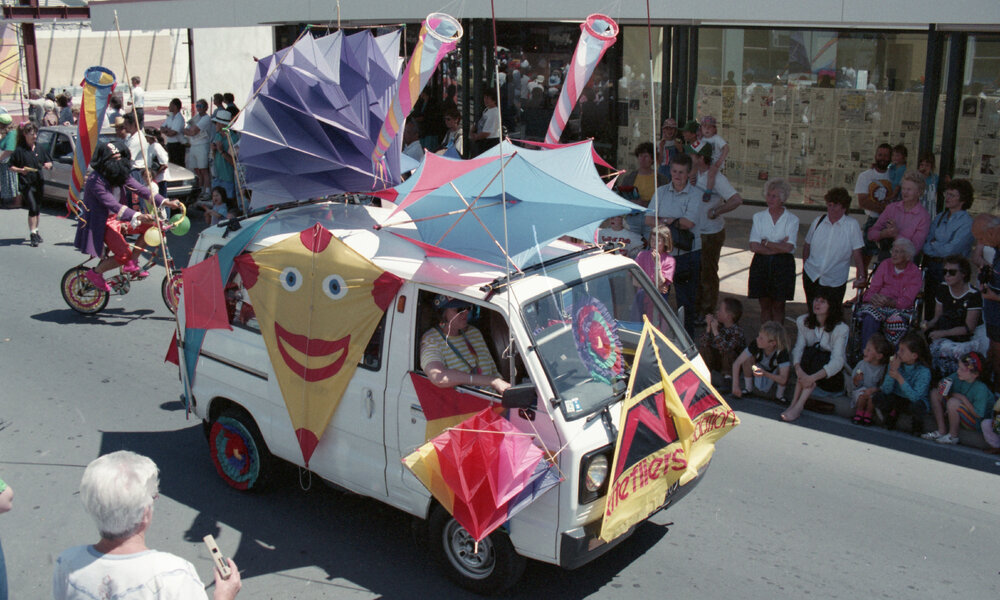 Kite Fliers Association Float 1994