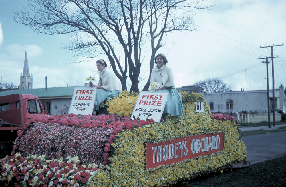 Thodeys Orchard Float 1954