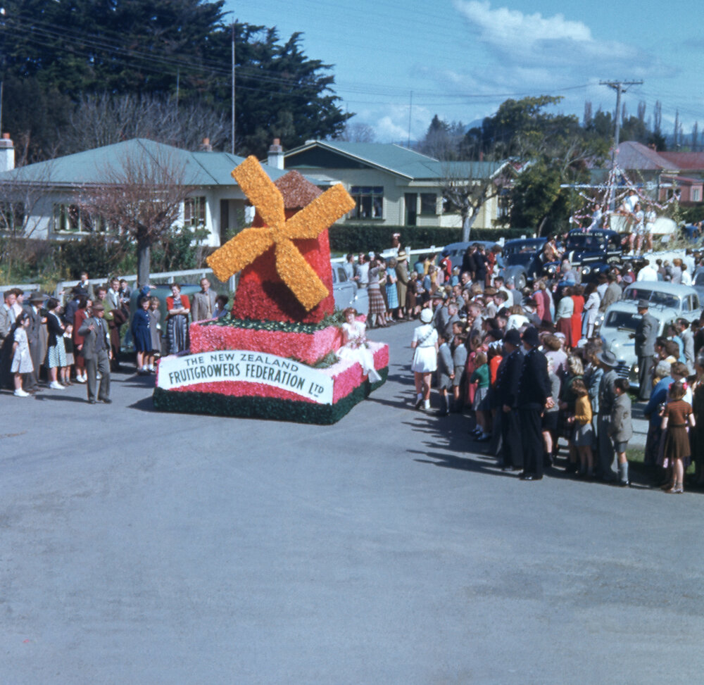 Fruitgrowers Federation Float 1952