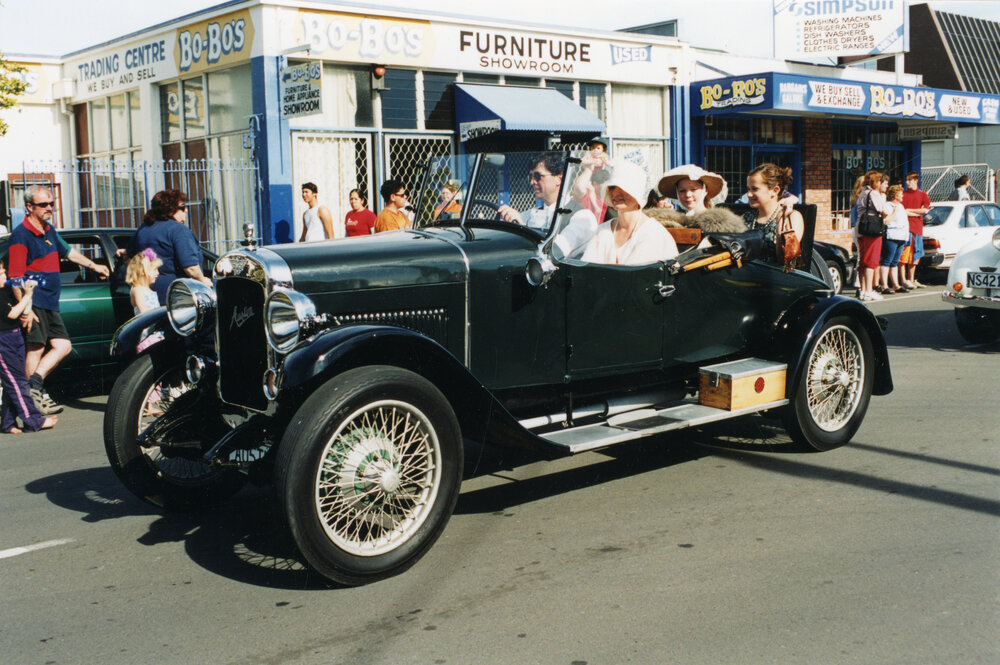 Vintage Car in Parade 2002