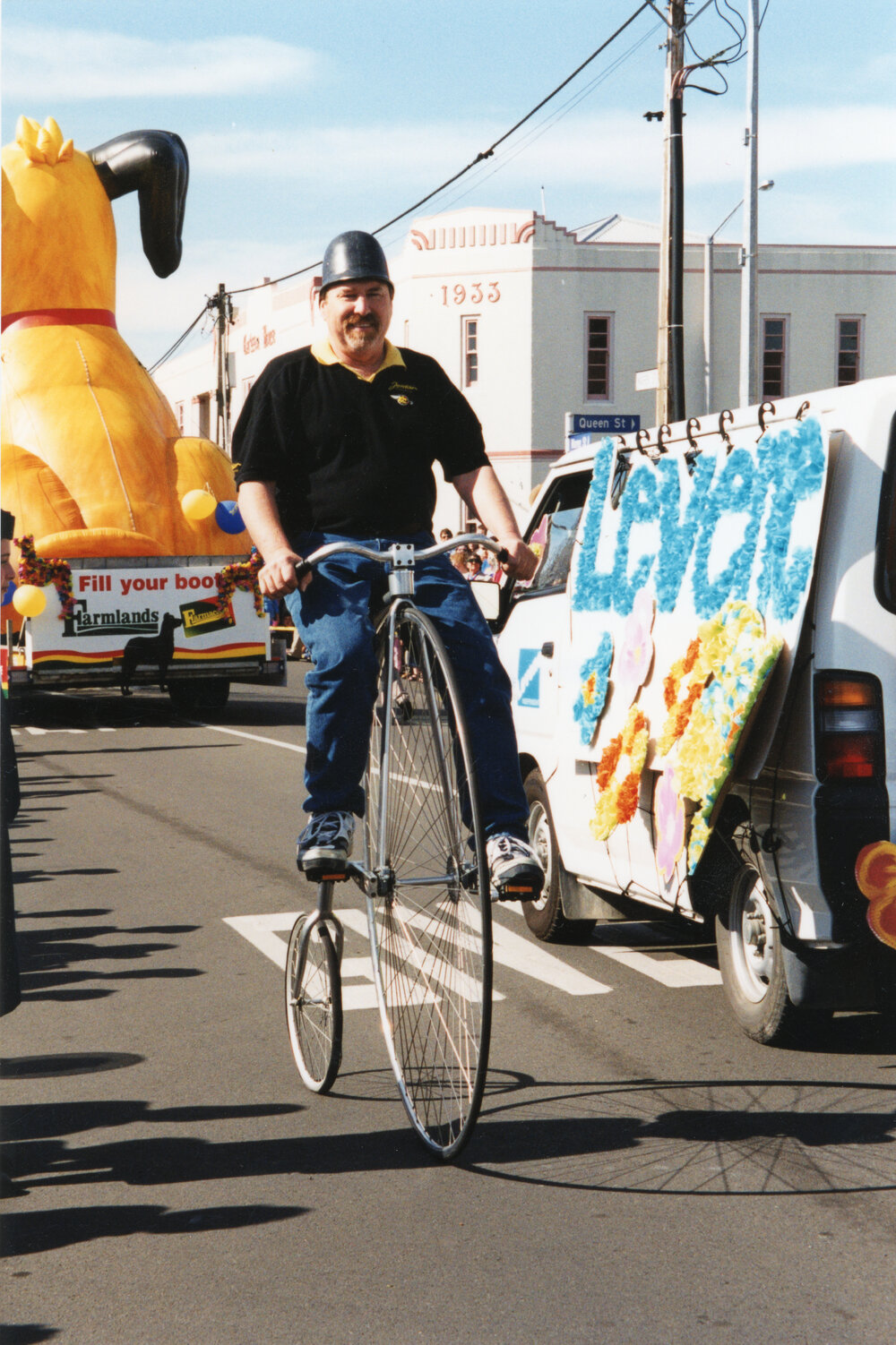 Penny-farthing in Parade 2002