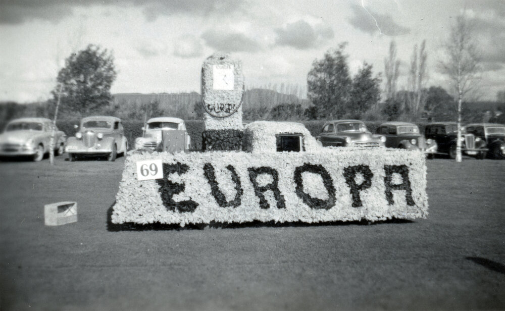 Tourist Motors Float 1954