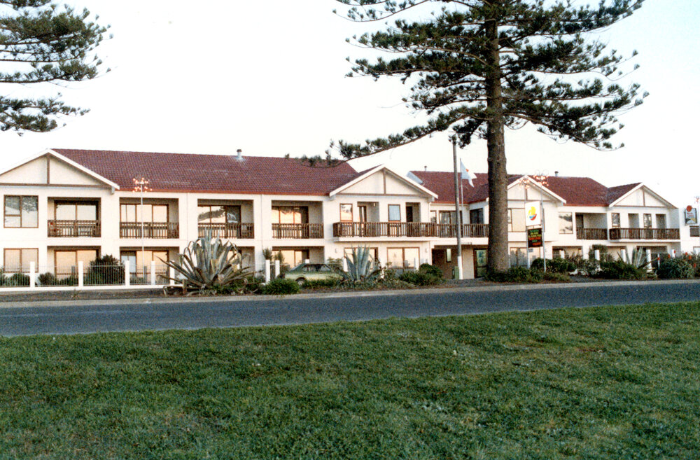 Edgewater Motor Lodge