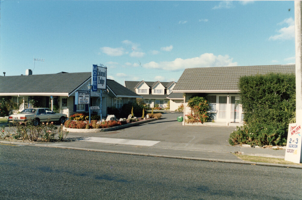 Colonial Lodge Motel