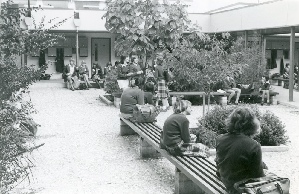 HNHS Students in Courtyard, 1978