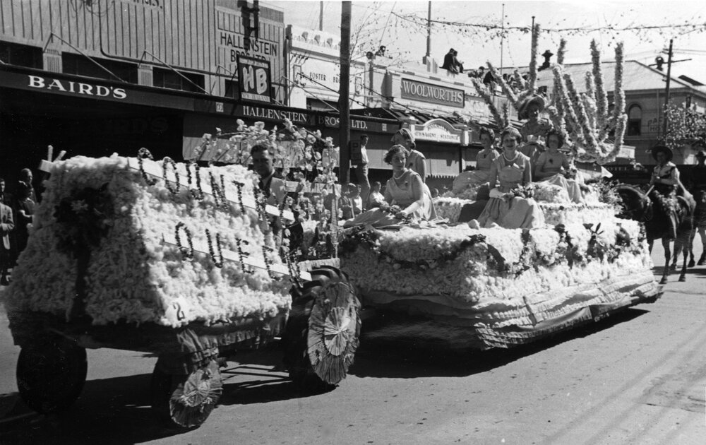 Country Queen Float