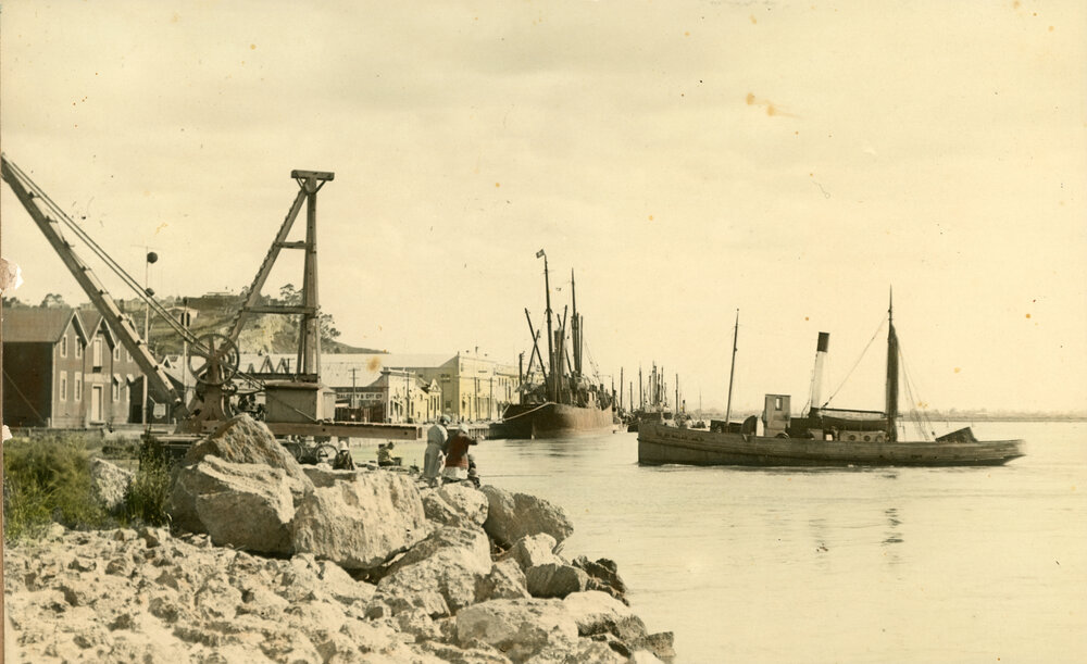Ships at Ahuriri