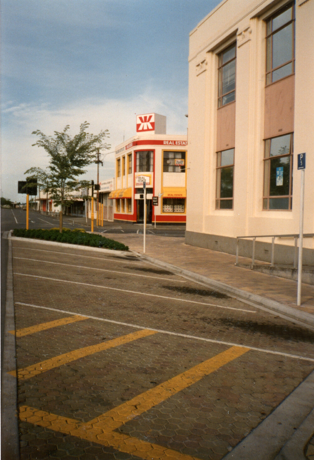 Carparks Near Williams and Kettle