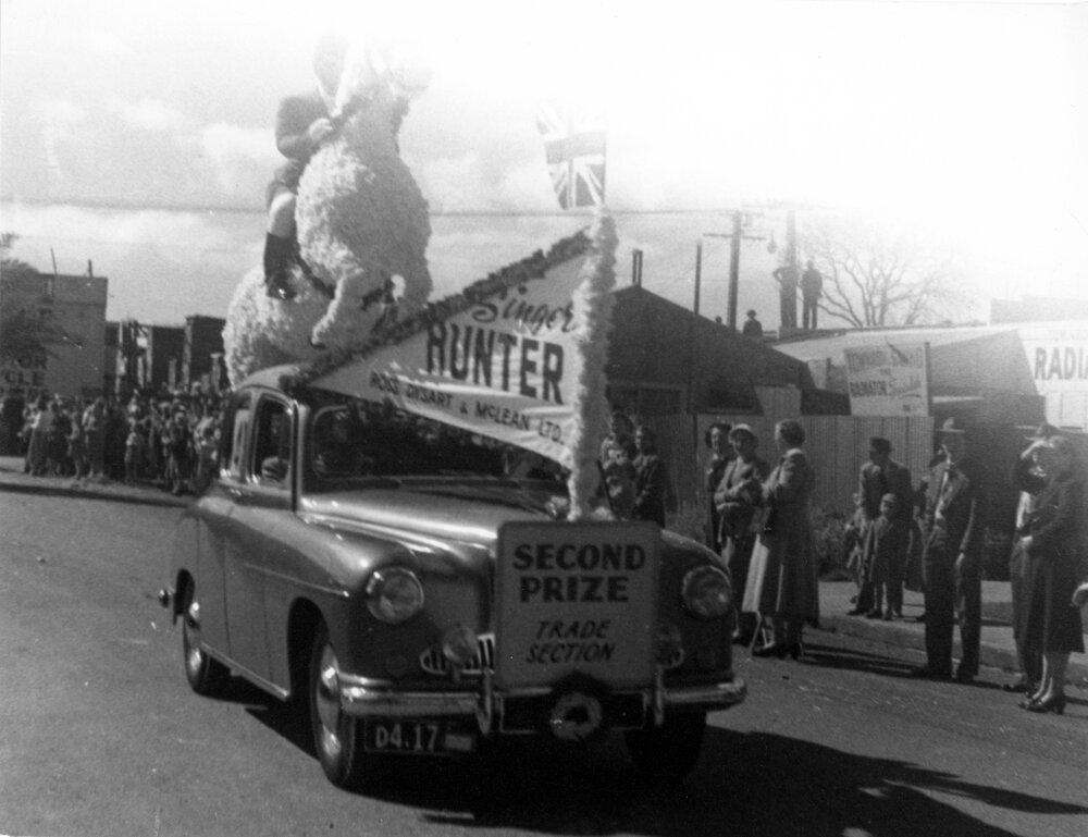 Singer Hunter Float 1955