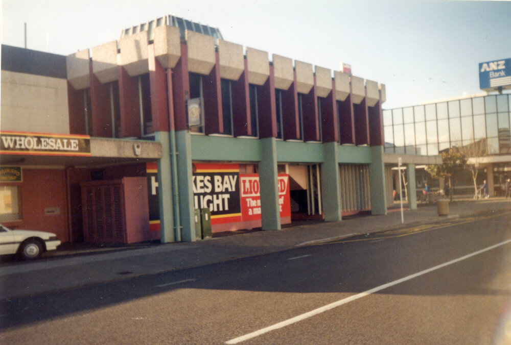 Lion Tavern, Karamu Road