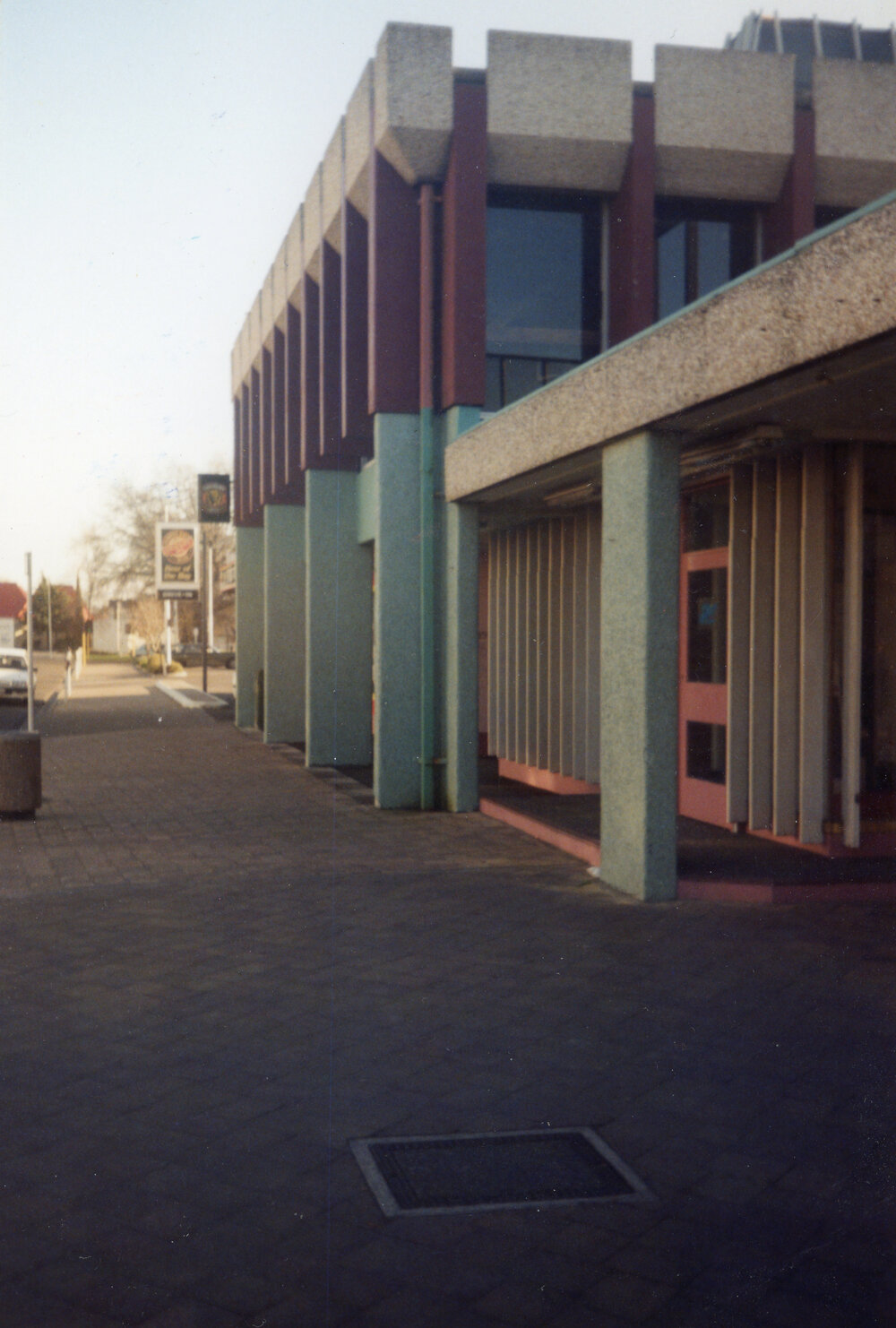 Lion Tavern, Karamu Road