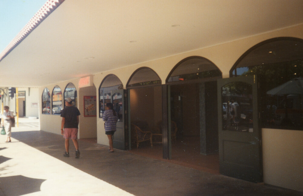Cobb and Co, Heretaunga Street