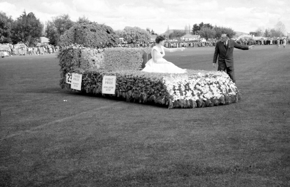 Thodeys Float 1956