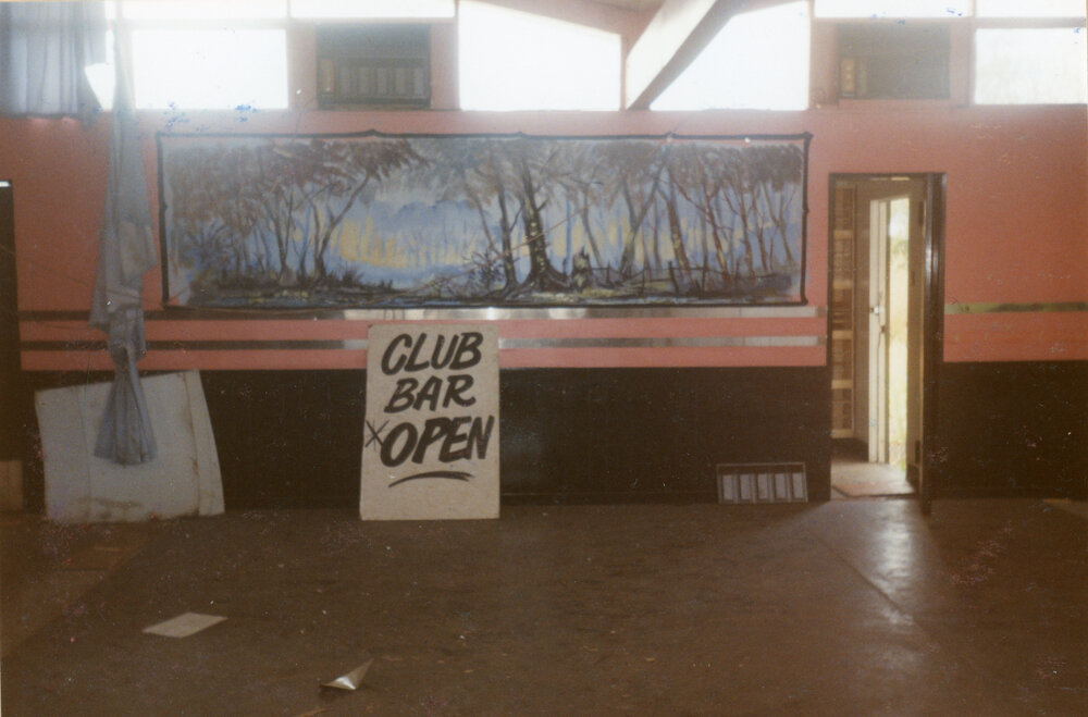Club Bar Open