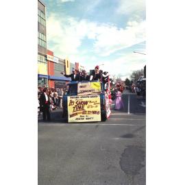 It's Showtime Float 1999