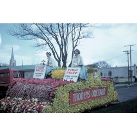 Thodeys Orchard Float 1954