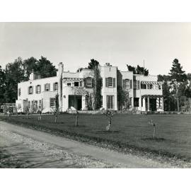 Tauroa, Chambers Residence