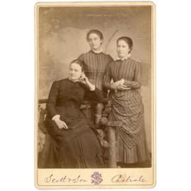 Portrait of Elizabeth Hodgson with Gertie & Mary Hudson