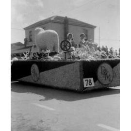 De Pelichet McLeod Float - Hastings Blossom Festival Parade 1956