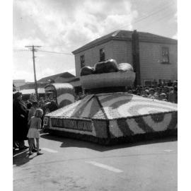 Hawke's Bay Fruitgrowers Association Float - Hastings Blossom Festival Parade 1956