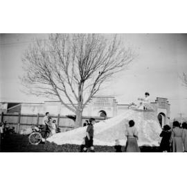 Fruitgrowers Federation Float 1951